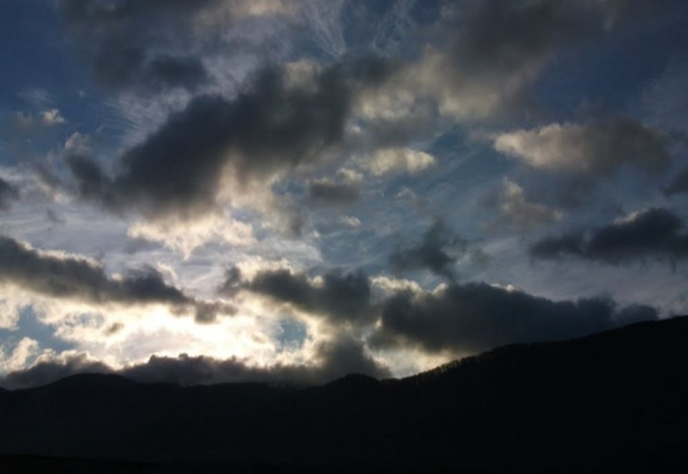 COD GALBEN de ploi și vijelii în vestul și nordul țării