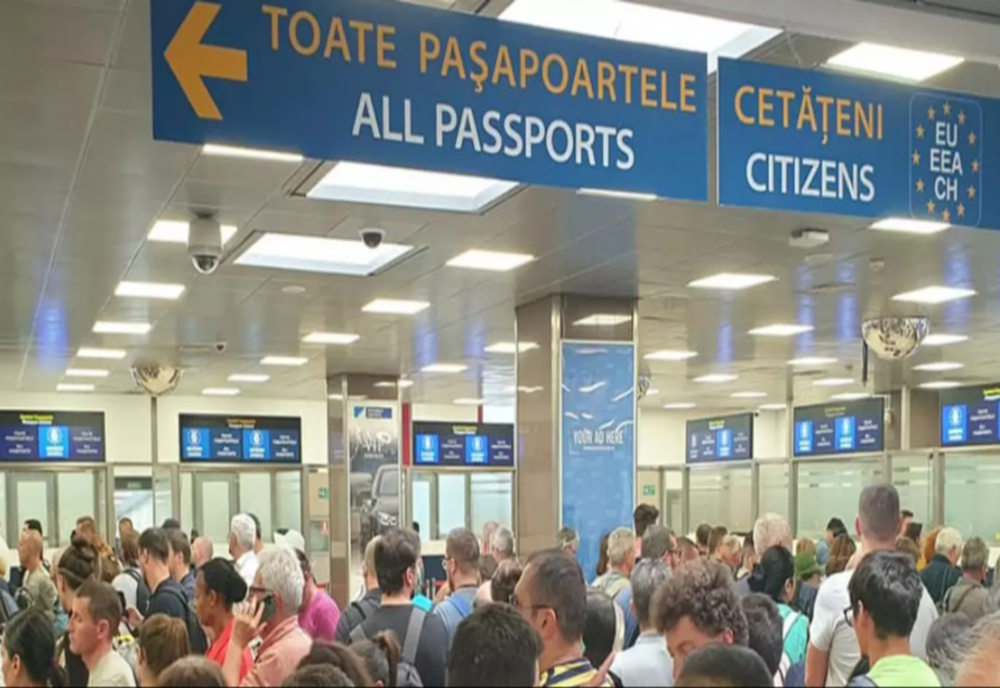 Continuă haosul pe aeroportul Henri Coandă. Peste 200 de zboruri au înregistrat întârzieri