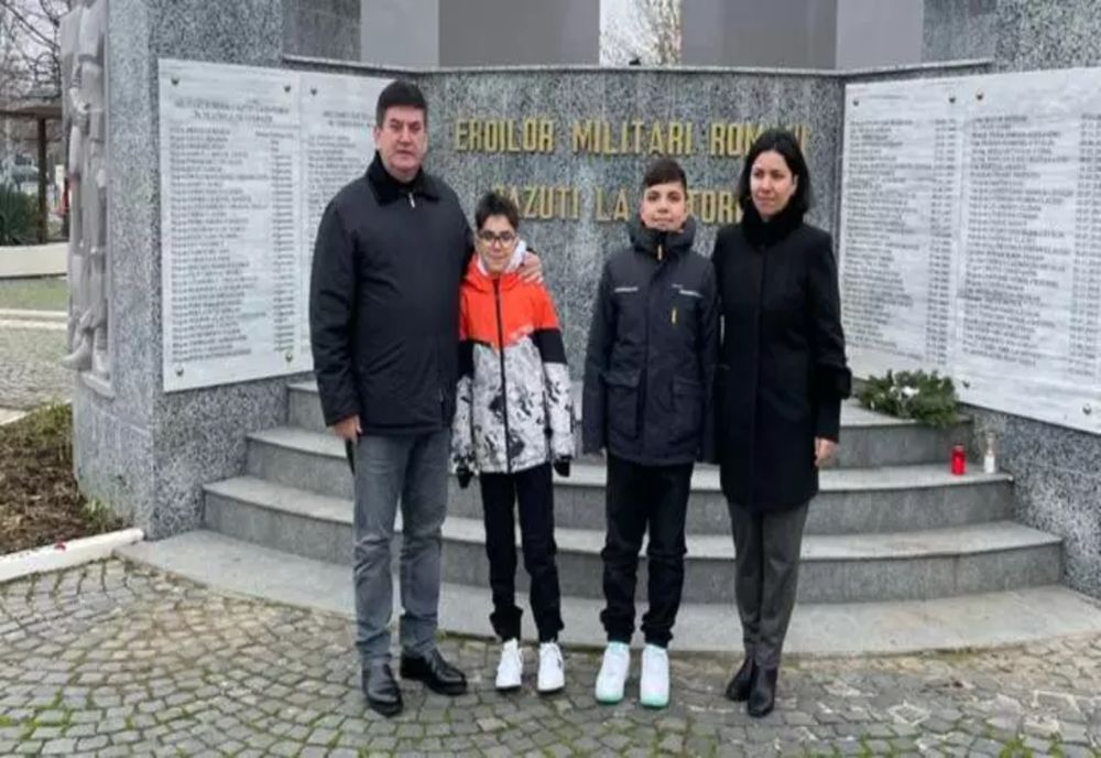 Gabriel Oprea, președintele Uniunii Militarilor și Polițiștilor "Mihai Viteazul", întâlnire emoționantă cu copiii eroului Florin Bădiceanu