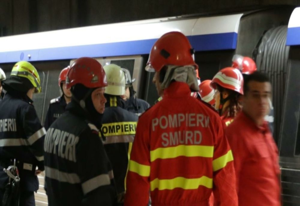 Incident grav la metrou: O persoană a căzut pe șine, în stația Basarab
