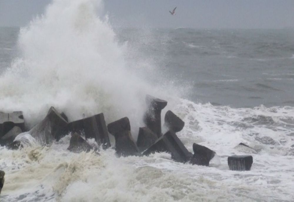 VIDEO Porturi închise din cauza vântului puternic
