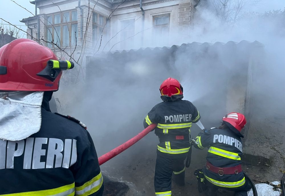 Incendiu la un liceu din Bacău. Peste 260 de persoane au fost evacuate