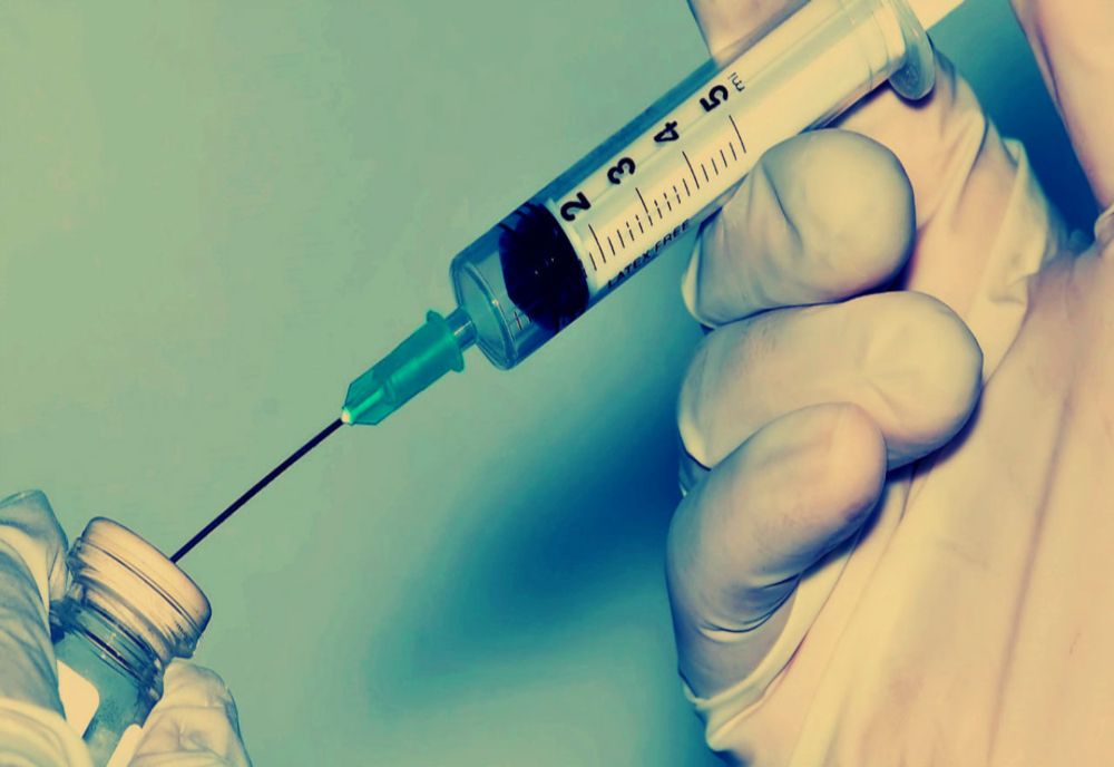 Medic de familie din Dolj, trimis în judecată pentru vaccinare "la chiuvetă". Peste 900 de cazuri identificate de procurori