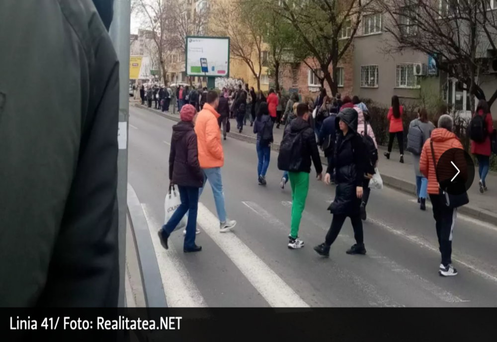 Linia 41, blocată luni dimineață în zona Pasaj Lujerului - Pod Ciurel din cauza lipsei de curent