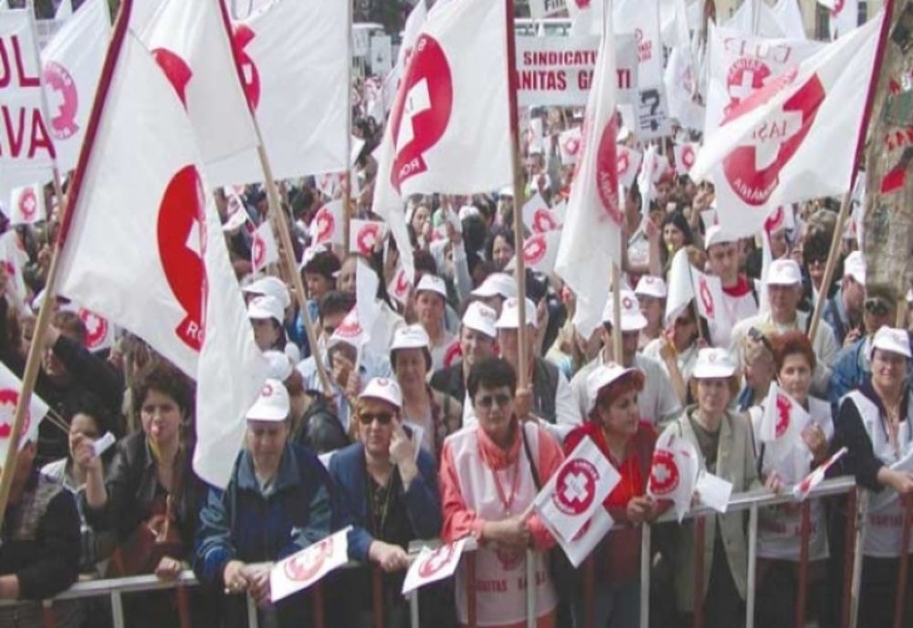 Guvernul, amenințat de NOI PROTESTE! Un domeniu VITAL pentru societate, la un pas de grevă generală - Risc uriaș