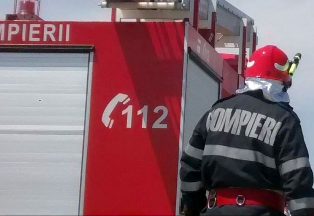 Incendiu la un cămin al Facultății de Construcții din București. Zeci de studenți evacuați, trafic îngreunat în zonă