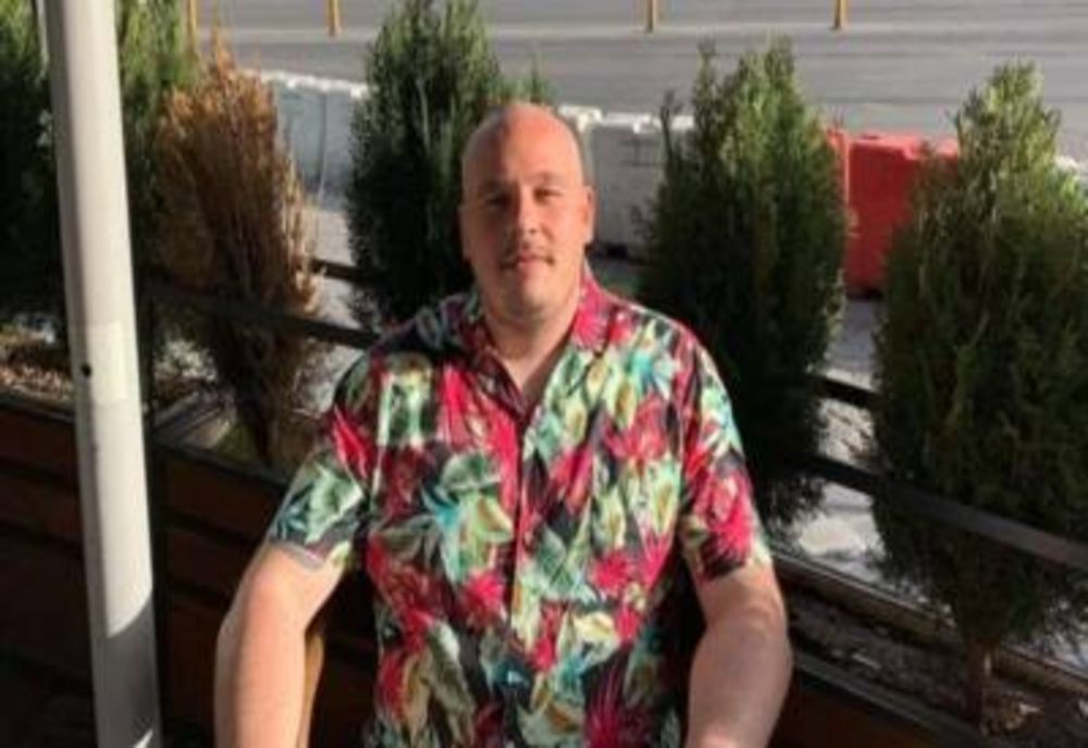 Bărbatul care și-a ars mătușa de vie, în scara de bloc din Capitală, este fiul bodyguardului lui Gigi Becali