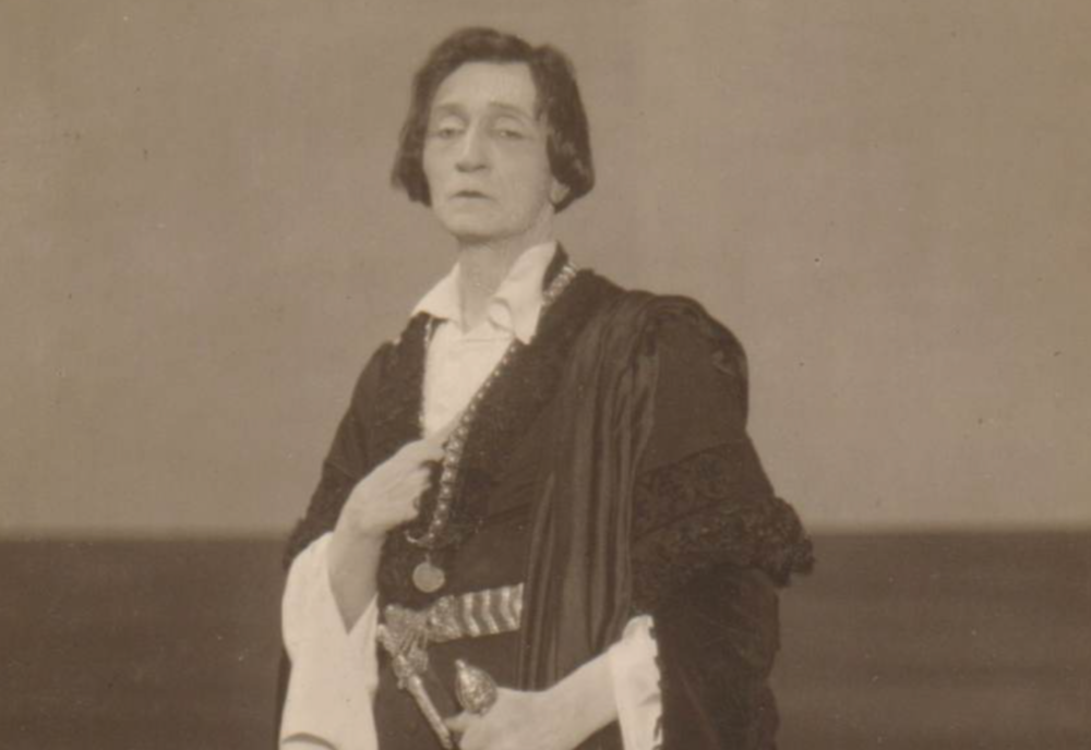 De Ziua Mondială a Teatrului, Muzeul TNB vă invită să aflaţi povestea costumului care a marcat destinul unui mare actor: Aristide Demetriade în Hamlet