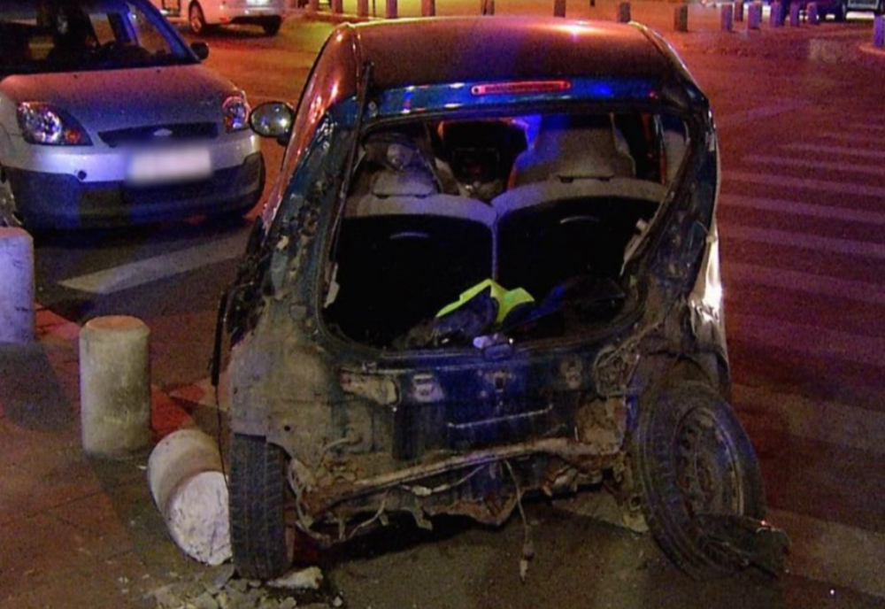 ACCIDENT NOAPTEA TRECUTĂ ÎN CENTRUL CAPITALEI. DOUĂ MAȘINI S-AU CIOCNIT VIOLENT PE BULEVARDUL MAGHERU