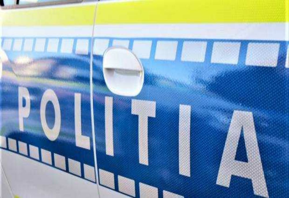 UN BĂRBAT A AMENINȚAT TREI POLIȚIȘTI CU UN CUȚIT ÎN CENTRUL VECHI. EL A FOST ARESTAT DUPĂ O URMĂRIRE ÎN TRAFIC