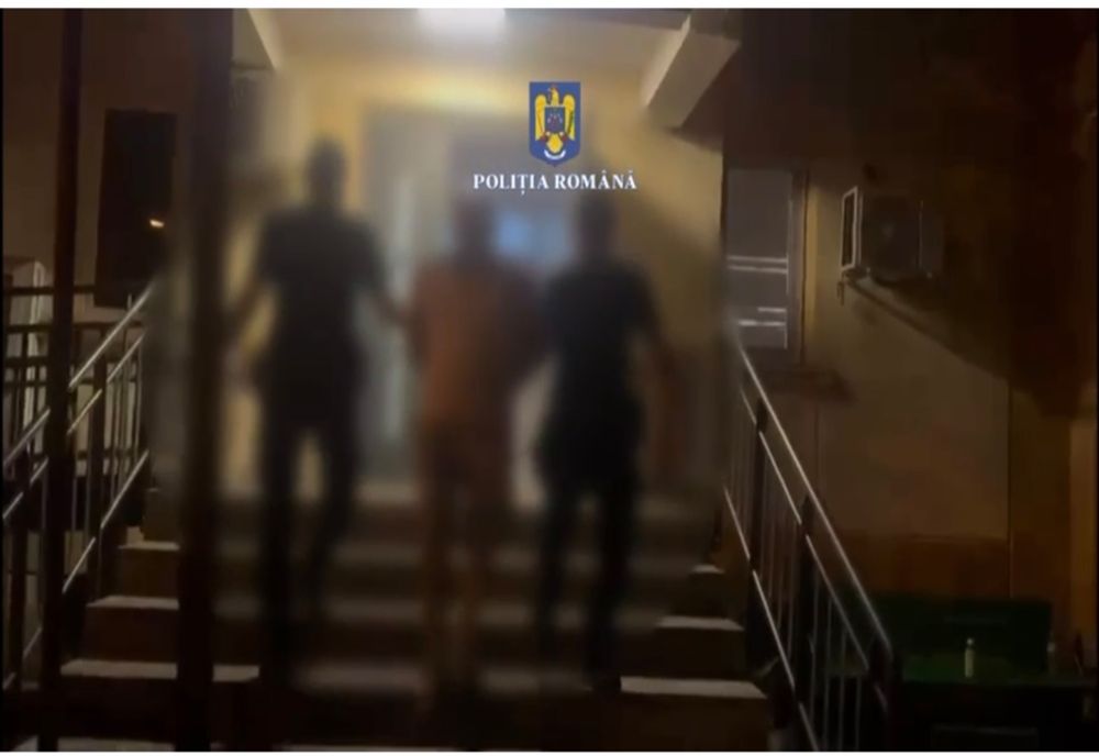 TATĂ ȘI FIU DIN BUCUREȘTI, REȚINUȚI DE POLIȚIȘTI DUPĂ CE AU DISTRUS GEAMUL UNUI SUPERMARKET DIN SECTORUL 5 ȘI AU AMENINȚAT CU MOARTEA ADMINISTRATORUL MAGAZINULUI