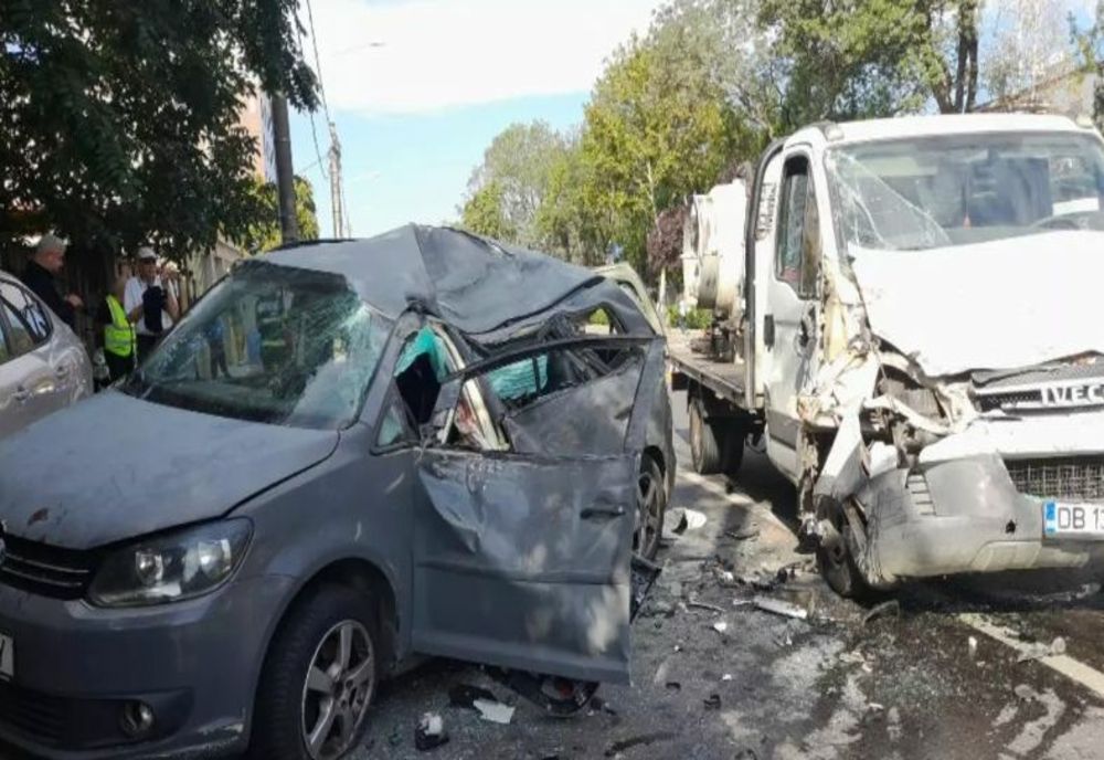 ACCIDENT GRAV, ÎN FUNDENI: IMPACT NIMICITOR ÎNTRE 4 MAȘINI