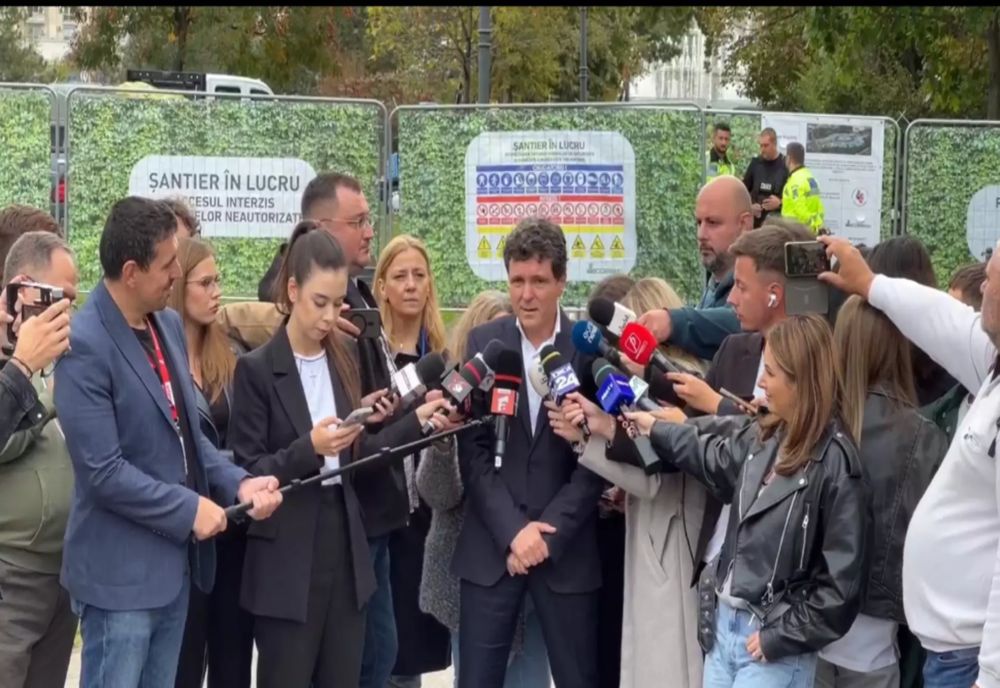 NICUȘOR DAN DOBOARĂ GARDURILE LUI DANIEL BĂLUȚĂ. SCANDAL URIAȘ LEGAT DE REFACEREA PLANȘEULUI DE LA PIAȚA UNIRII