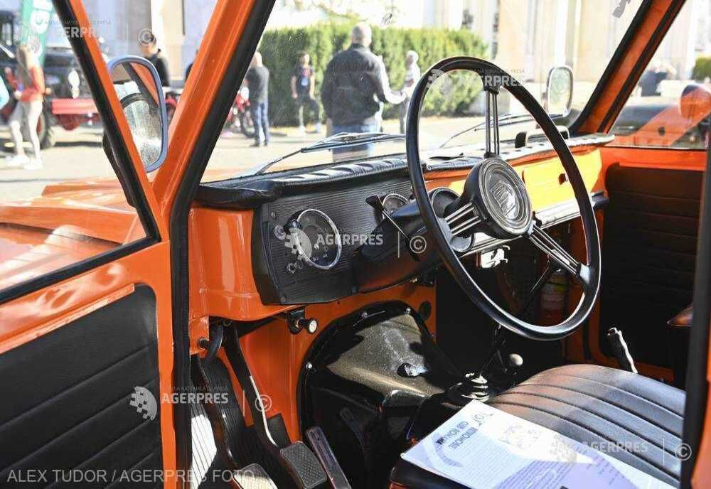 EXPOZIŢIA AUTO ''SOCIALISTELE ORAŞULUI'' - DUMINICĂ, PE ESPLANADA BIBLIOTECII NAŢIONALE A ROMÂNIEI