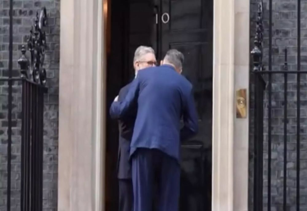 ALEXANDRU MURARU CRITICĂ DUR GESTUL LUI MARCEL CIOLACU, DE A-L PUPA PE PREMIERUL BRITANIC: ”O GAFĂ DIPLOMATICĂ RUȘINOASĂ PENTRU ROMÂNIA”