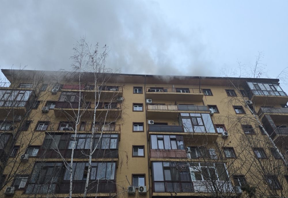 INCENDIU LA UN BLOC DE LOCUINȚE DIN CHIAJNA, JUDEȚUL ILFOV