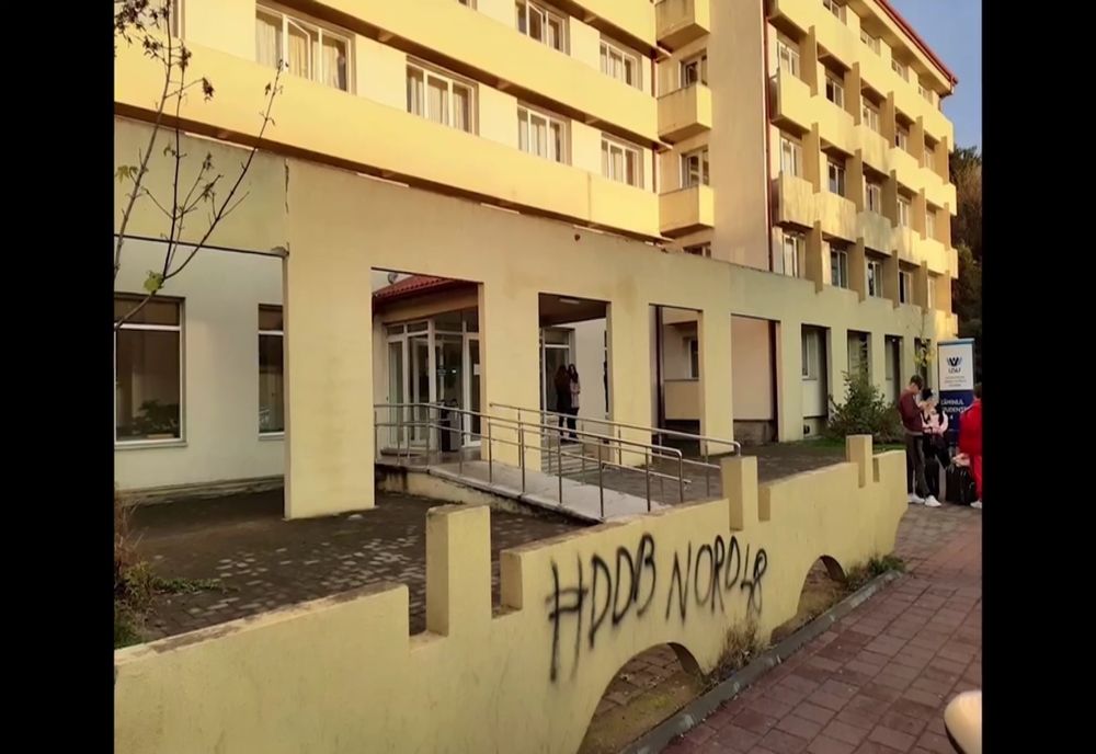 GRAFFITI PE BLOCURI, AMENDĂ PENTRU LOCATARI. SUTE DE SOMAȚII TRANSMISE DE POLIȚIA LOCALĂ ÎN BUCUREȘTI