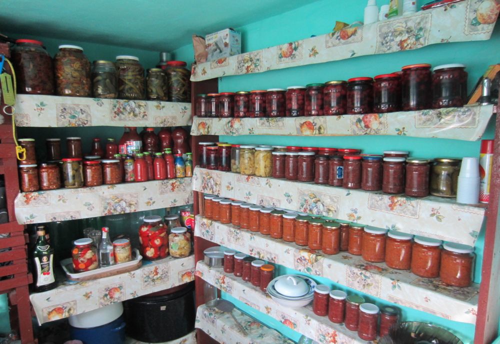 ROMÂNII ÎȘI FAC PROVIZII CA ÎN PANDEMIE. INCERTITUDINILE ECONOMICE ȘI ELECTORALE SCHIMBĂ OBICEIURILE DE CONSUM