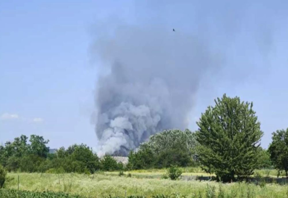 INCENDIU DE PROPORȚII LA GROAPA DE GUNOI DIN ANINOASA: AUTORITĂȚILE AU EMIS UN NOU MESAJ RO-ALERT 