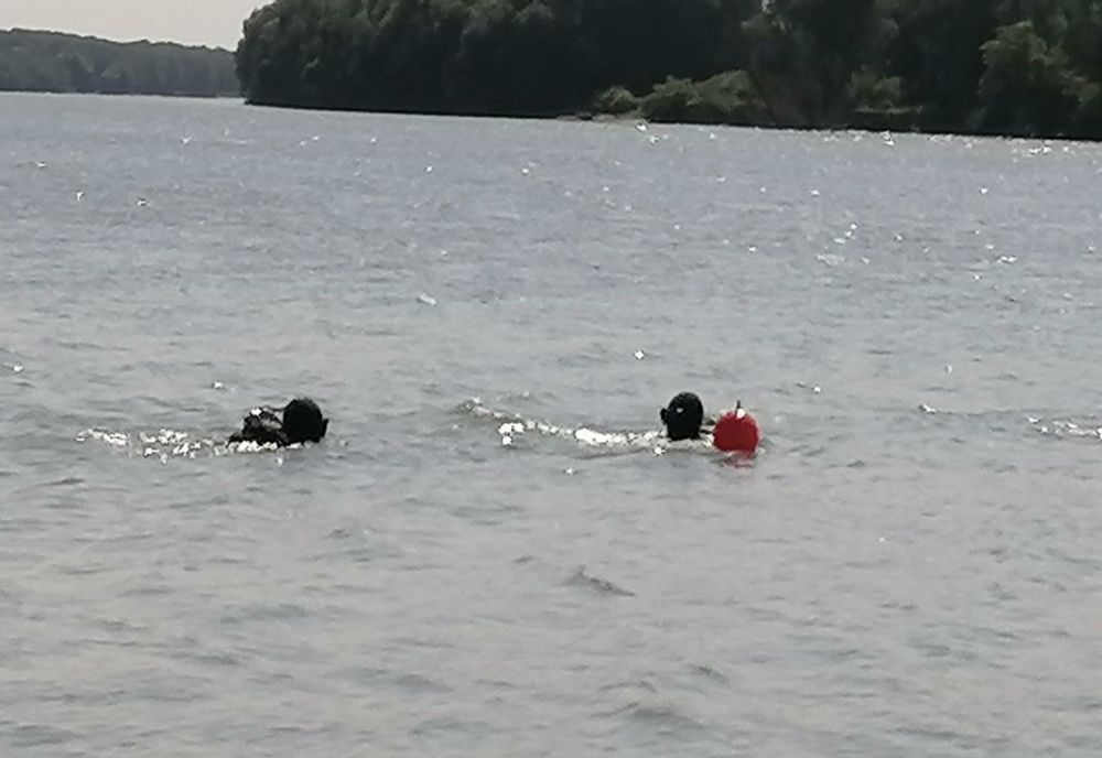 DOUĂ PERSOANE DISPĂRUTE ÎN DUNĂRE, ÎN ZONA GOSTINU. SCAFANDRII AU SUSPENDAT CĂUTĂRILE PE TIMPUL NOPȚII