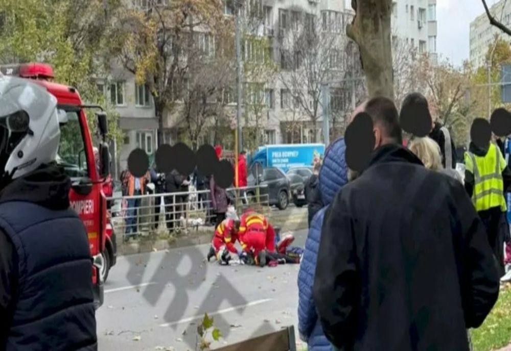 Accident grav în Capitală. Un cablu de tramvai a fost acroșat de un camion și a căzut peste o femeie. Mai multe linii de transport sunt blocate