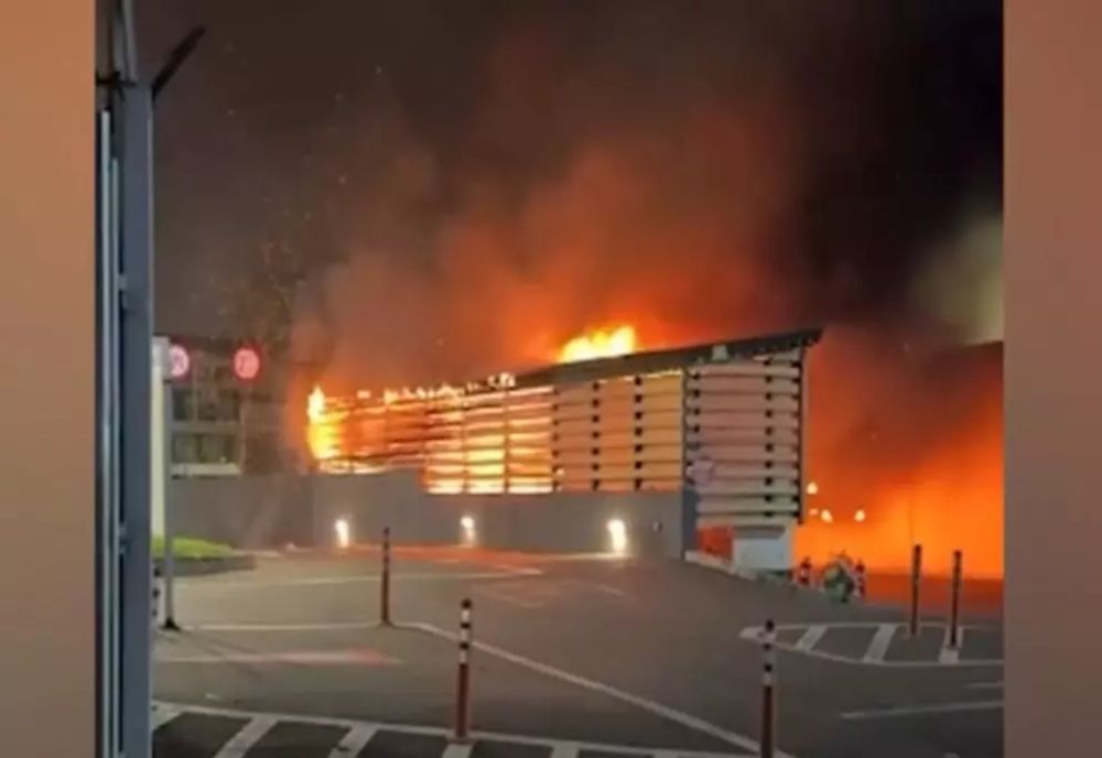 Incendiu violent într-un cartier rezidențial din Rahova: focul ar fi izbucnit din cauza unei petarde