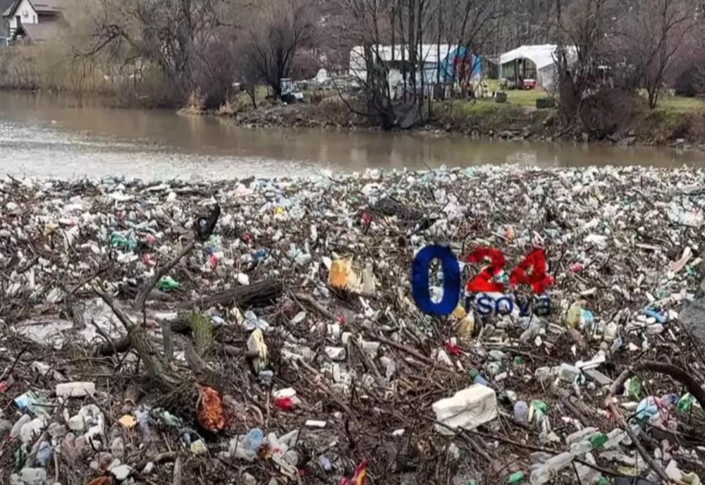 Alertă de mediu! Covor de gunoaie pe Dunăre VIDEO