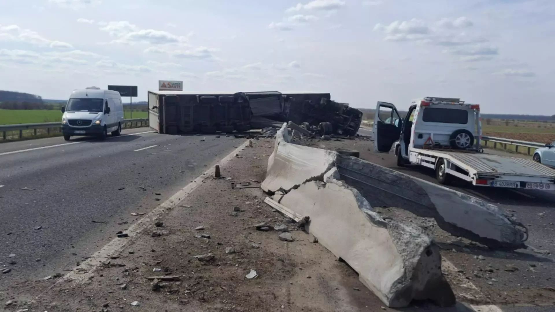 Accident grav cu un TIR răsturnat pe A3 București – Ploiești, la km 35. Trafic restricționat pe ambele sensuri - FOTO