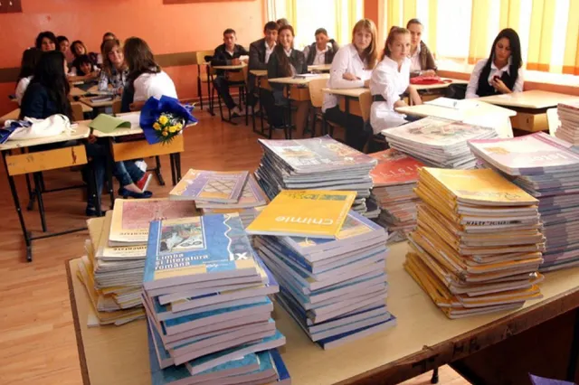 Manuale noi pentru clasa a IX-a: cărțile digitale sunt disponibile pentru 63 de discipline