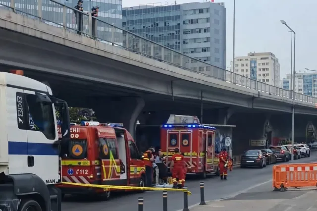 Incident șocant în Capitală: un bărbat de 26 de ani s-ar fi aruncat de pe pod, la Barbu Văcărescu: precizările Poliției VIDEO