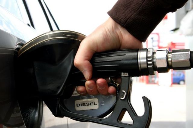 Reducerea accizei, „înghițită” de scumpiri: motorina trece de 10,5 lei/litru în unele benzinării