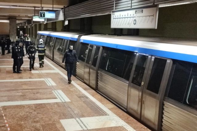 Un bărbat a murit la metrou, în stația Preciziei, după ce i s-a făcut rău într-un tren