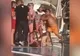 VIDEO Bătaie între două tinere, la o piscină de lângă Capitală