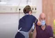 Un bărbat de 82 de ani, prima persoană din lume care a primit vaccinul Oxford-AstraZeneca 