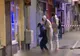 VIDEO Femeie și bărbat, ÎNJUNGHIAȚI într-un bloc din centrul Capitalei. Agresorul, căutat de polițiști 