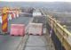 O pasarelă pietonală de pe un pod peste râul Olt s-a desprins. Trafic restricţionat între judeţele Vâlcea şi Olt