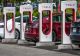 Lovitură pentru românii cu autoturisme electrice Tesla. De săptămâna viitoare vor plăti taxa de încărcare